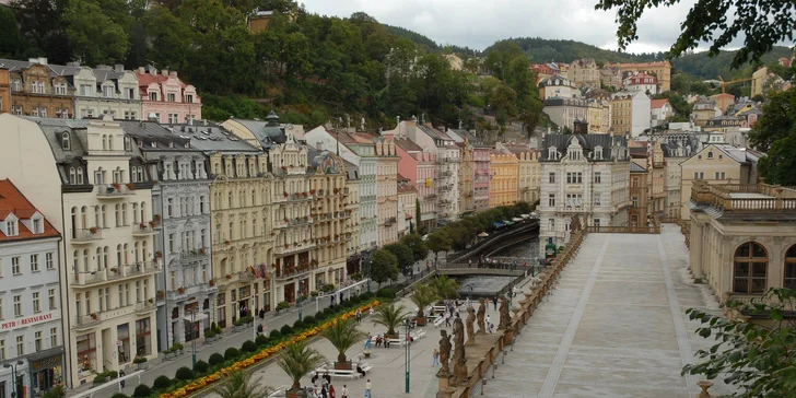 Pobyt v elegantním hotelu blízko kolonády: jídlo, wellness a procedury