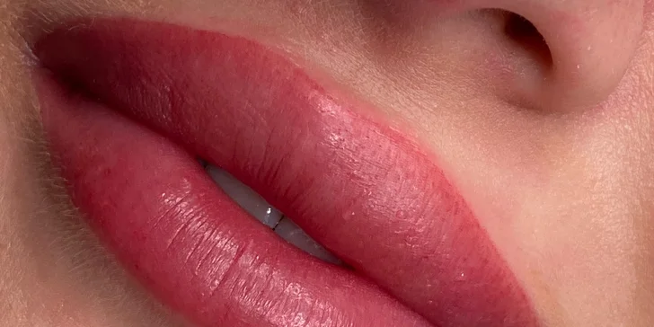 Permanentní make-up: oční linky, obočí pudrovou metodou i výplň rtů