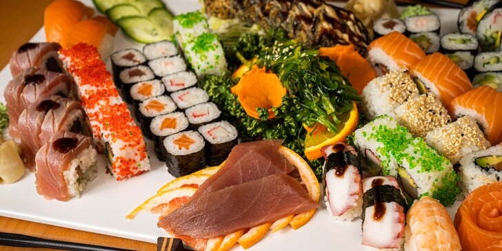 Sushi sety v Umami v centru Brna: 30 až 70 ks s rybami i chobotnicí a salát wakame