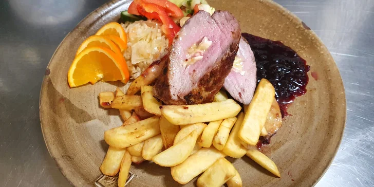 Tříchodové menu s vepřovou panenkou či biftekem z býčka pro 1 i 2 osoby