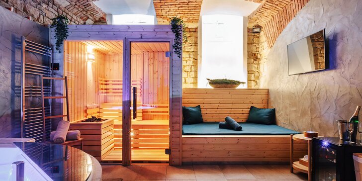 Relaxujte jen spolu: privátní wellness i sekt v saunovém centru pro 2 osoby