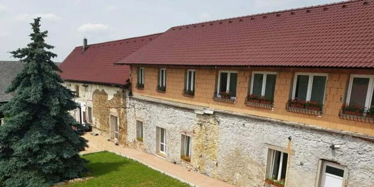 Pobyt se snídaní v útulném penzionu u Tábora s vinotékou a saunou