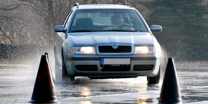 Ovládejte své vozidlo za každé situace: oblíbená škola smyku pro začátečníky i pokročilé