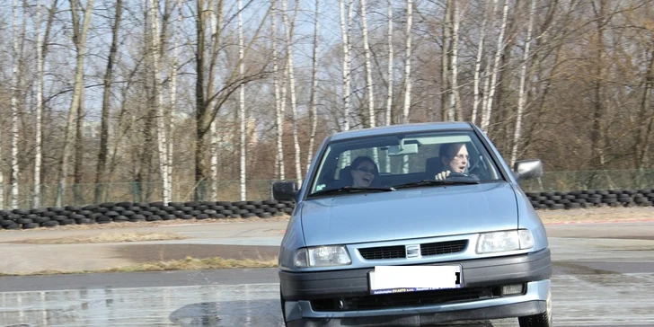 Ovládejte své vozidlo za každé situace: oblíbená škola smyku pro začátečníky i pokročilé