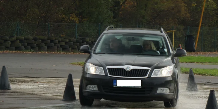Ovládejte své vozidlo za každé situace: oblíbená škola smyku pro začátečníky i pokročilé