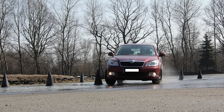 Ovládejte své vozidlo za každé situace: oblíbená škola smyku pro začátečníky i pokročilé