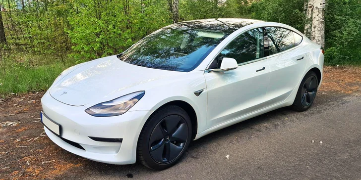 Bourák budoucnosti: 20–60min. jízda v Tesle Model 3 jako řidič nebo spolujezdec