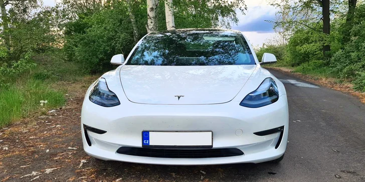 Bourák budoucnosti: 20–60min. jízda v Tesle Model 3 jako řidič nebo spolujezdec