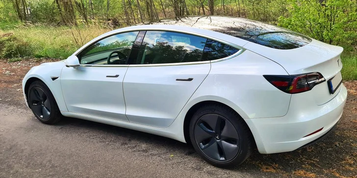 Bourák budoucnosti: 20–60min. jízda v Tesle Model 3 jako řidič nebo spolujezdec