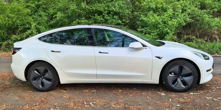 Bourák budoucnosti: 20–60min. jízda v Tesle Model 3 jako řidič nebo spolujezdec