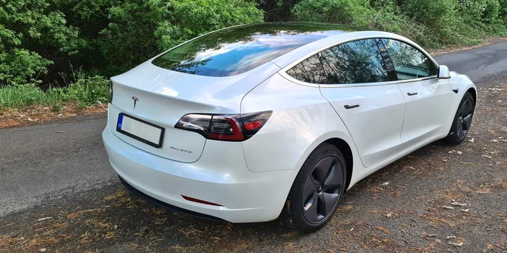 Bourák budoucnosti: 20–60min. jízda v Tesle Model 3 jako řidič nebo spolujezdec