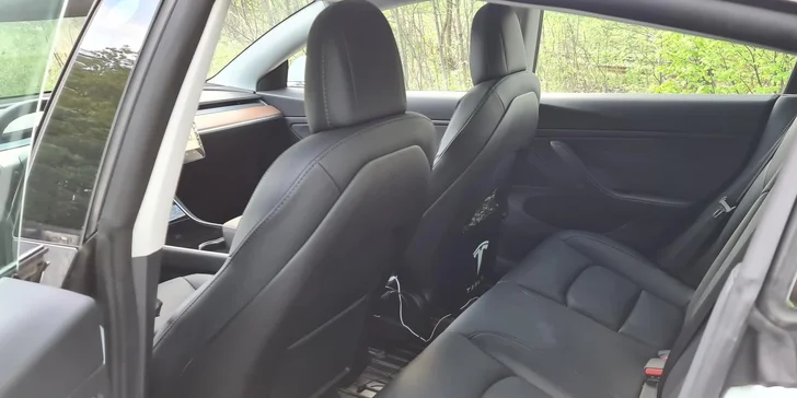 Bourák budoucnosti: 20–60min. jízda v Tesle Model 3 jako řidič nebo spolujezdec
