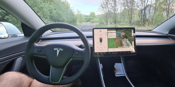 Bourák budoucnosti: 20–60min. jízda v Tesle Model 3 jako řidič nebo spolujezdec