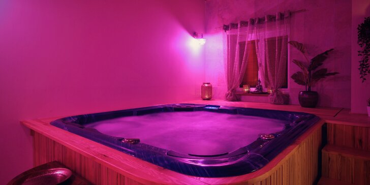 Luxusní relax pro dva: privátní wellness s vířivkou a saunou, sekt i masáž