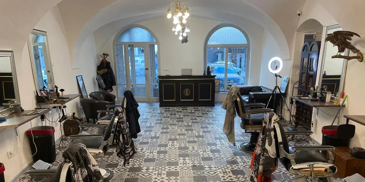 Barber péče pro pány: úprava vousů, holení, střih i kompletní balíčky s foukáním a stylingem