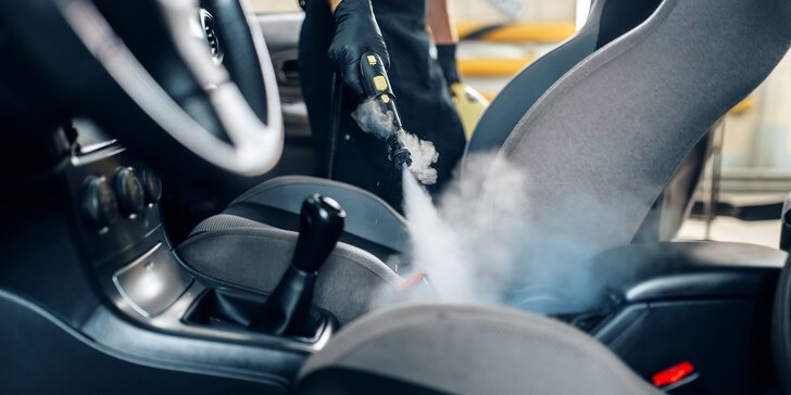 Čisté osobní auto: tepování sedadel mokrou cestou a dezinfekce ozonem