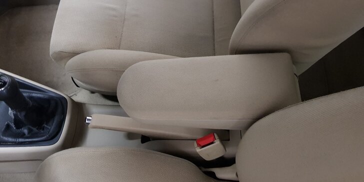 Čisté osobní auto: tepování sedadel a dezinfekce ozonem i mycí program