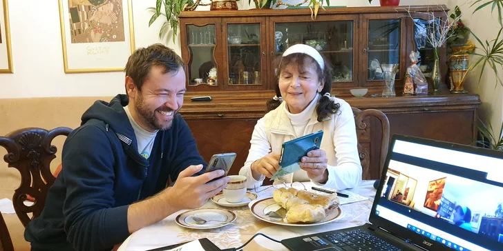 Digitální asistent pro seniory: individuální lidská pomoc s používáním počítačů a telefonů
