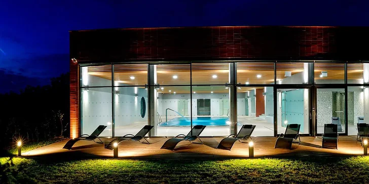Večerní relaxace: 2 hodiny v moderním wellness a čokoládový fondant s kávou pro dva