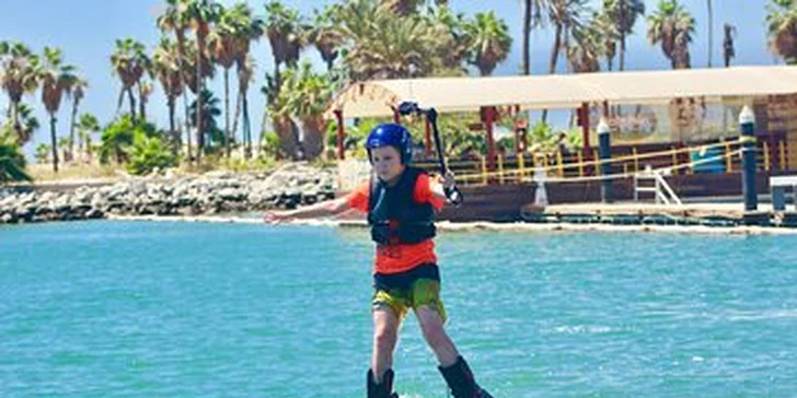 Tryskový let nad vodou: junior flyboard pro děti ve věku 12–15 let