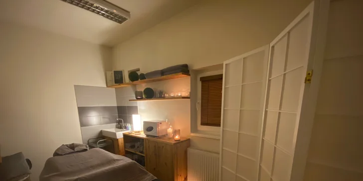 Relaxační a harmonizující rituály v Karlíně: masáž na míru, lázeň nohou i péče o pleť