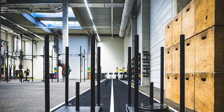 Čtyři lekce základů CrossFitu a tři celodenní vstupy na skupinovky