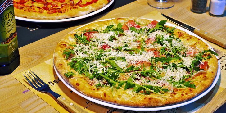 Chuť Itálie: 2 pizzy z pece na dřevo v nové restauraci v Líšni