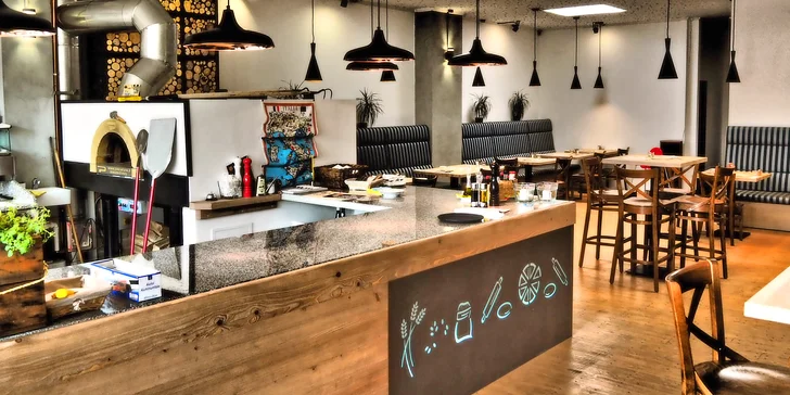 Zkuste chuť Itálie: dvě pizzy z pece na dřevo podle výběru z 24 druhů