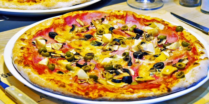 Chuť Itálie: dvě pizzy z pece na dřevo, průměr 32 cm, výběr z 25 druhů