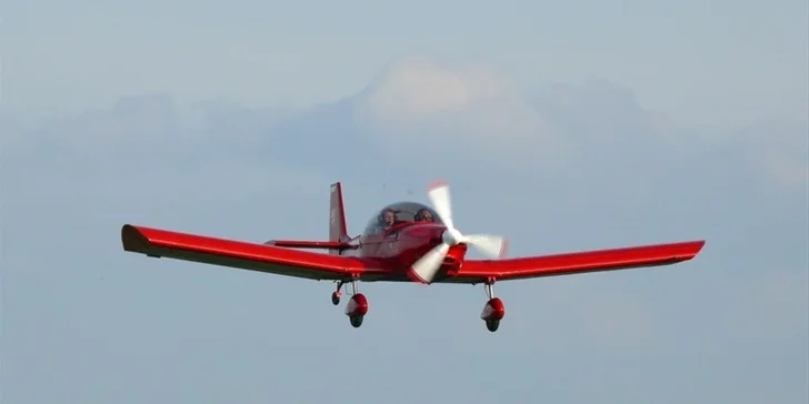 Moderní letoun Zenair CH 601: lety s výhledy na krajinu, zámky i hrady