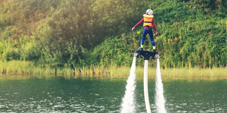 Tryskový let nad vodou: junior Flyboard pro děti ve věku 12–15 let, 6 lokalit