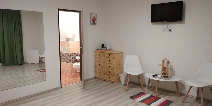 Pobyt se snídaní v útulném penzionu u Tábora s vinotékou a saunou