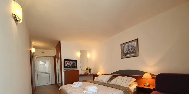 Na dovolenou do Chorvatska: hotel v Omiši blízko pláže, polopenze