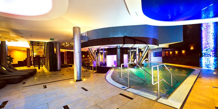 Luxusní relaxace v Polsku: neomezený wellness, jídlo, soukromá pláž i vyhřívaný bazén
