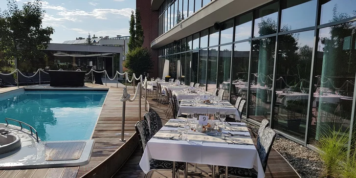 Luxusní relaxace v Polsku: neomezený wellness, polopenze, soukromá pláž i vyhřívaný bazén