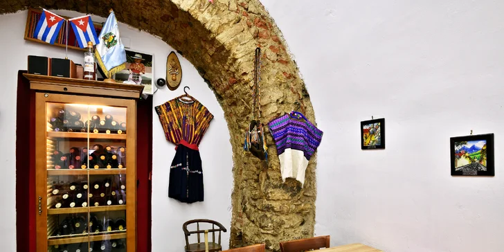 3chodové degustační menu pro dva ve španělské restauraci: kuřecí krokety, bezlepkový burger i karamelový flan