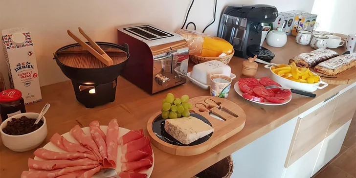 Pobyt se snídaní v útulném penzionu u Tábora s vinotékou a saunou