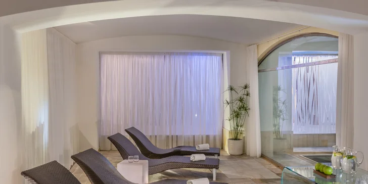 5* hotel v novorenesančním paláci v centru Prahy: luxusní pokoje, varianty se snídaní i vstupem do spa