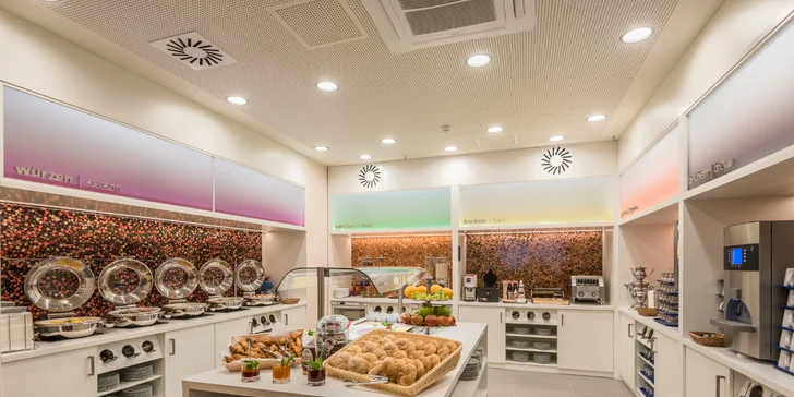 Objevte Hamburk: 3* hotel Hampton by Hilton se snídaní, 1,5 km od centra města