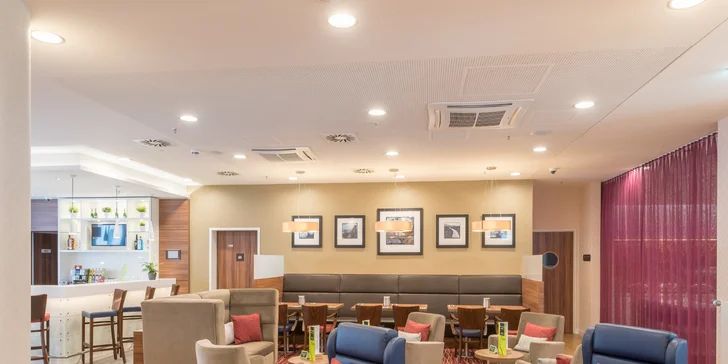 Objevte Hamburk: 3* hotel Hampton by Hilton se snídaní, 1,5 km od centra města