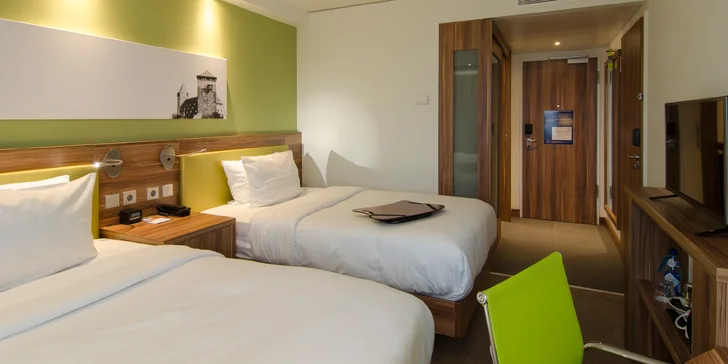 Objevte Hamburk: 3* hotel Hampton by Hilton se snídaní, 1,5 km od centra města