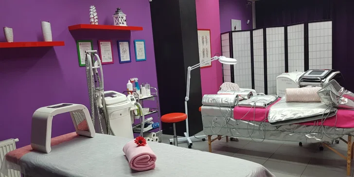 Mladší a krásnější: tejpování obličeje a krku včetně liftingu a regenerace 8 v 1