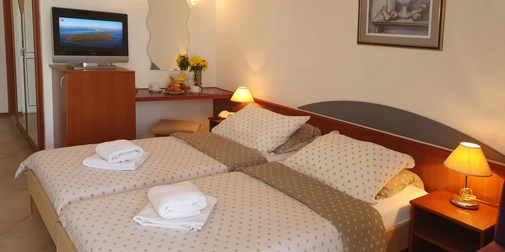 Na dovolenou do Chorvatska: hotel v Omiši blízko pláže, polopenze