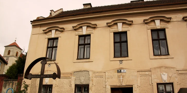 Káva dle výběru nebo bylinkový čaj a zákusek dle denní nabídky pro jednoho či dva