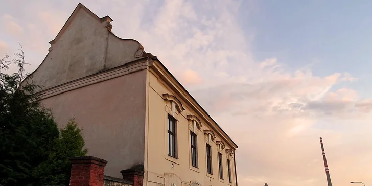 Káva dle výběru nebo bylinkový čaj a zákusek dle denní nabídky pro jednoho či dva