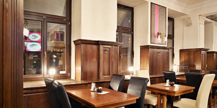 Víkendové 4chodové menu u Karlova náměstí: 2 předkrmy, kachna, steak či ryba a dezert