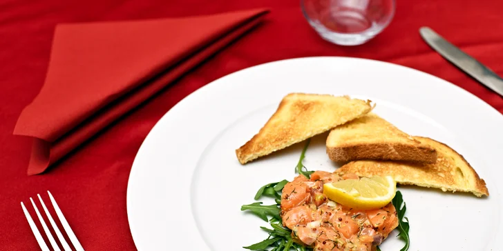 Víkendové 4chodové menu u Karlova náměstí: 2 předkrmy, kachna, steak či ryba a dezert
