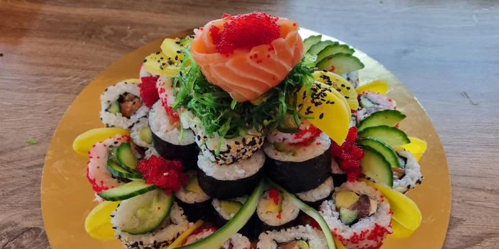 Dort z 57 nebo 62 ks sushi s rybami i avokádem v restauraci Zakup sushi