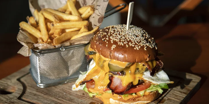 Dobře se najezte: 150g nebo 300g burger podle výběru a hranolky