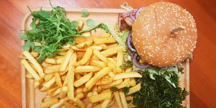 Dobře se najezte: 150g nebo 300g burger podle výběru a hranolky
